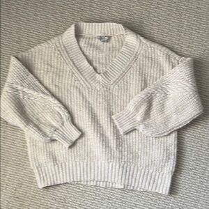 American Eagle Outfitters Cream V-Neck Sweater with Ribbed Texture